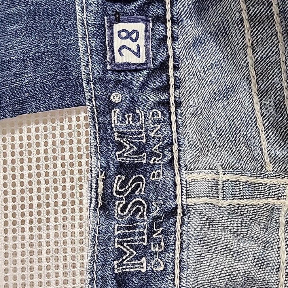 Distressed Miss Me jeans - Picture 6 of 9
